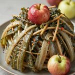 봄 제철 돌나물 물김치 만드는 법과 레시피 돌나물과 오이 사과 등 재료가 준비된 봄나물 물김치