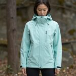 2026년 봄 여성 바람막이 선택 가이드 아이더 모멘텀 플렉션 여성 방풍 자켓 민트색 착용샷