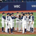 2026 WBC 한국 야구 대표팀 8강 진출 후 선수들이 함께 승리를 축하하는 모습