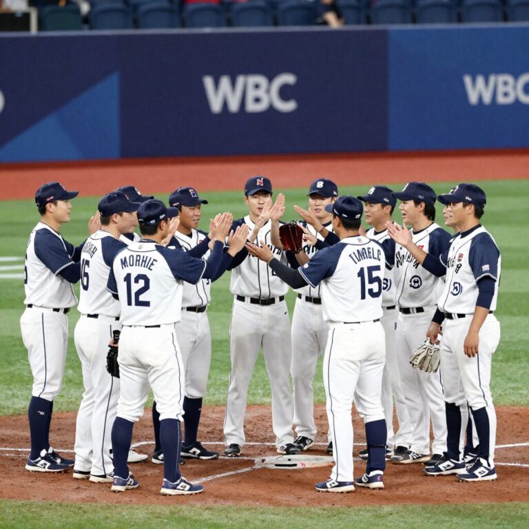 2026 WBC 한국 야구 대표팀 8강 진출 후 선수들이 함께 승리를 축하하는 모습