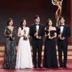 2026 아카데미 시상식 결과와 주요 관전 포인트 2026년 아카데미 시상식 수상자들이 황금 트로피를 들고 무대에 서 있는 모습