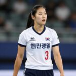 양효진 선수의 현대건설 유니폼을 입고 서있는 모습