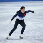 김윤지 선수가 빙판 위에서 자유연기를 펼치고 있는 모습