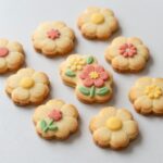 슈가티코 중탕없는 아이싱 데코펜 8종 세트로 장식한 카네이션 모양 쿠키들