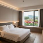 태안 튤립축제 숙소 호텔마리스테이태안의 모던한 객실 인테리어와 창밖 뷰