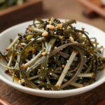 데친 엄나무순을 참기름과 양념에 무쳐낸 나물 반찬