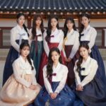 나는솔로 32기 여자 출연자들의 단체 사진. 영숙, 옥순, 정숙 등이 함께 포즈를 취하고 있다.